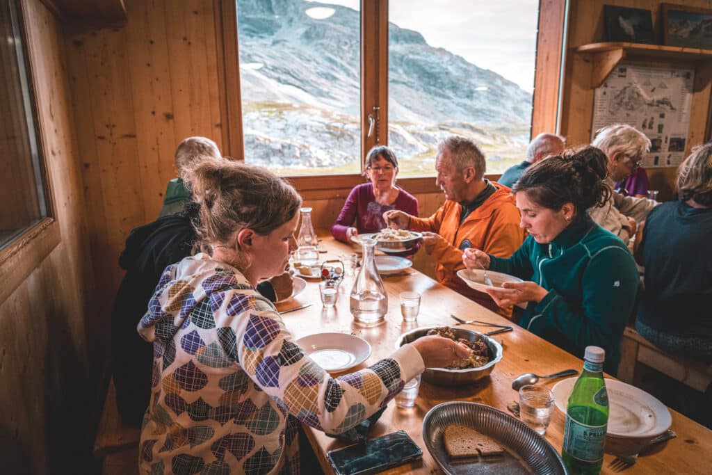 Fief de l'alpinisme, convivialité en refuge