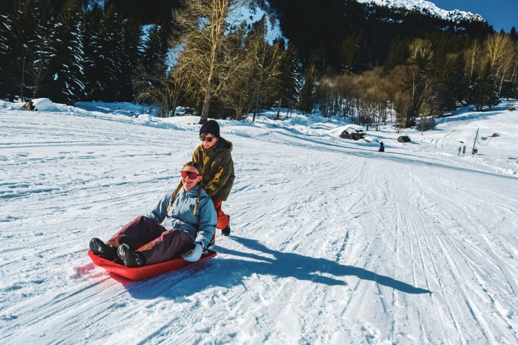 Luge en famille dans les Alpes du Nord